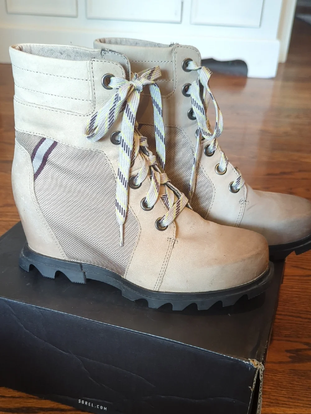 Sorel Joan Of Arctic Wedge III Lexi Waterproof Hiker Boots Taupe Neutral Sz 9